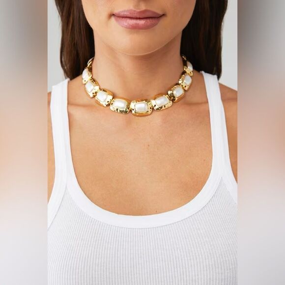 NWT Petit Moments x Revolve Giovana Statement Necklace in Gold - Picture 1 of 6